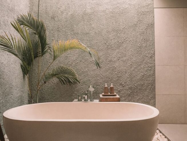 white ceramic bathtub